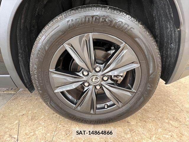Lexus UX 2023-07 8208474-27