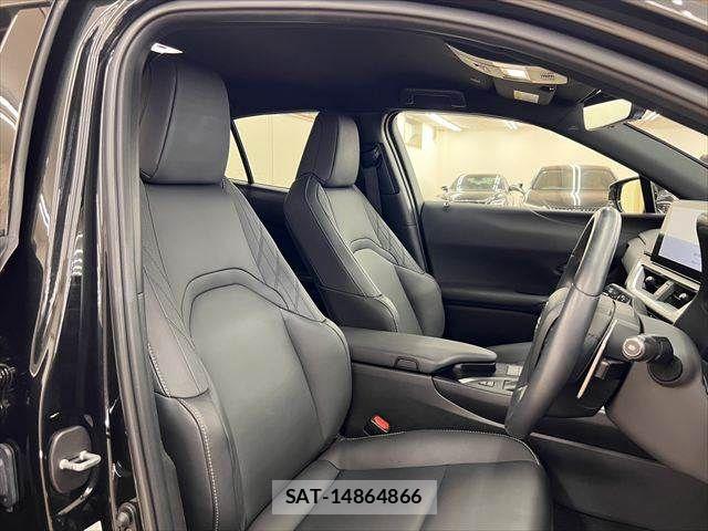 Lexus UX 2023-07 8208474-6