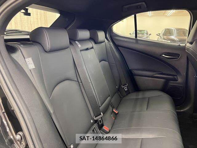 Lexus UX 2023-07 8208474-7