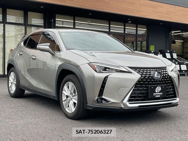 Lexus UX 2019-07 8208476-6