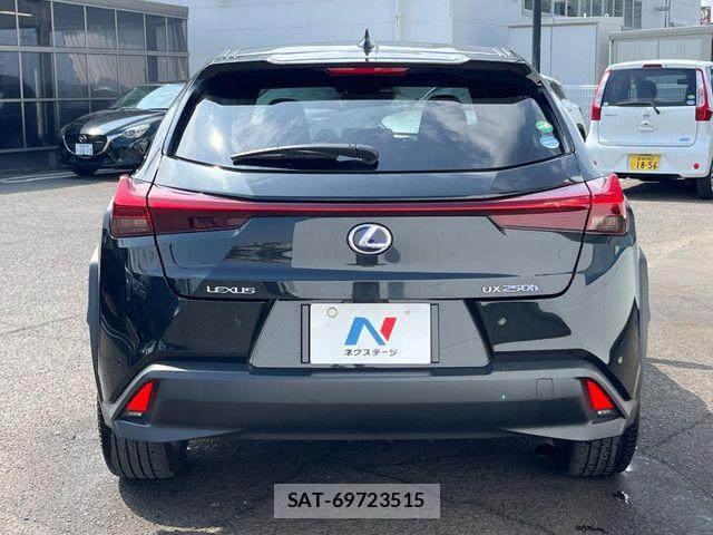 Lexus UX 2019-09 8208477-14