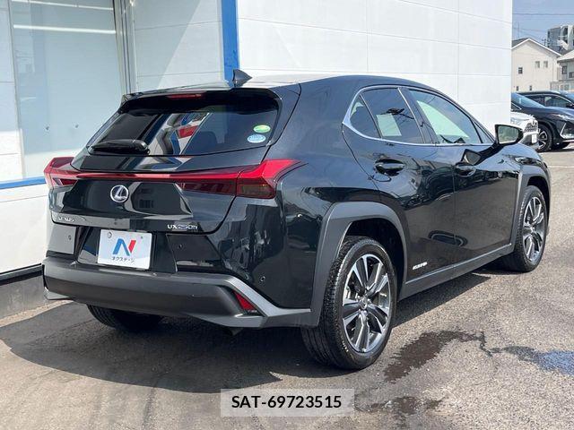 Lexus UX 2019-09 8208477-16