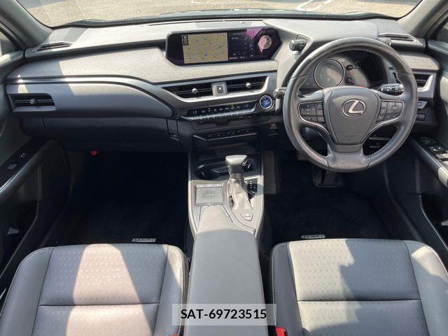 Lexus UX 2019-09 8208477-1
