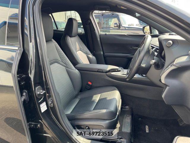 Lexus UX 2019-09 8208477-7