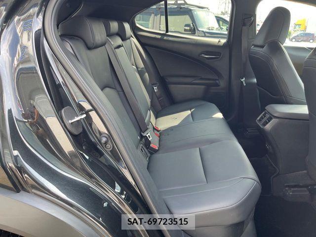 Lexus UX 2019-09 8208477-8
