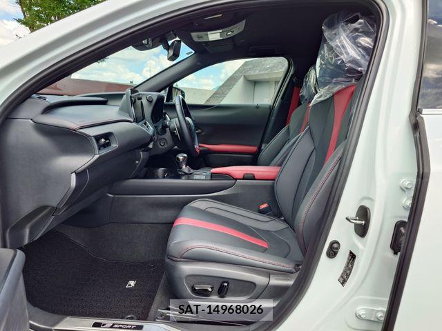 Lexus UX 2024-03 8245780-20