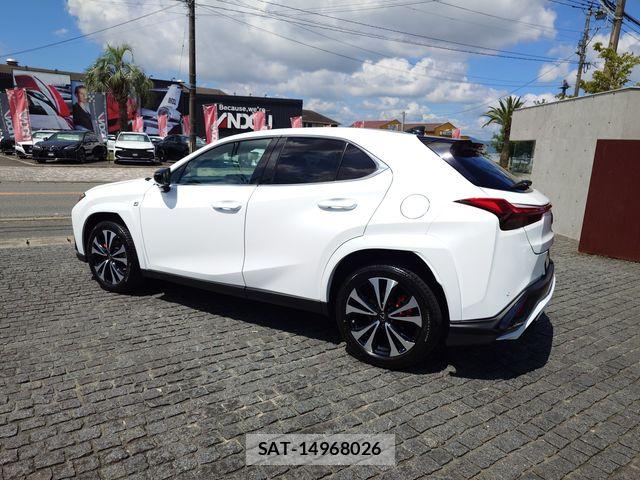 Lexus UX 2024-03 8245780-3
