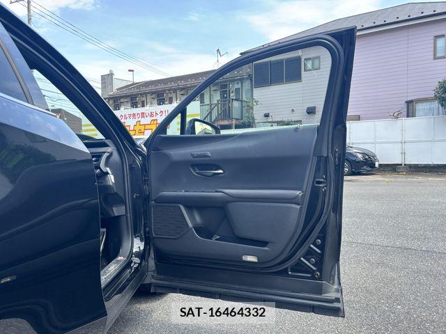 Lexus UX 2020-02 8315240-22