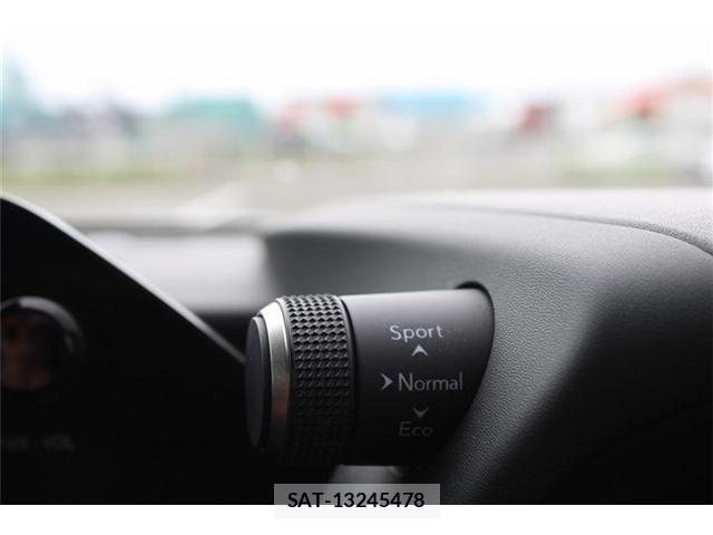 Lexus UX 2023-06 8336630-7