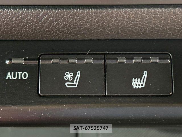 Lexus UX 2019-07 8336623-6