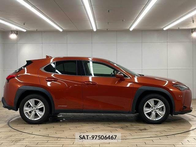 Lexus UX 2019-01 8336633-17