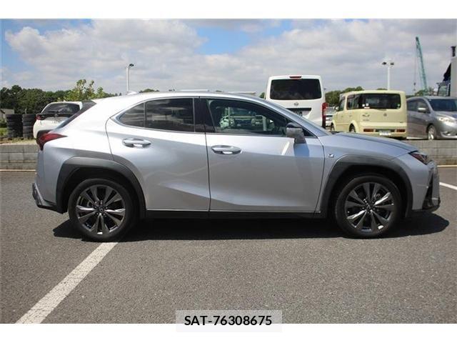Lexus UX 2023-06 8336629-13