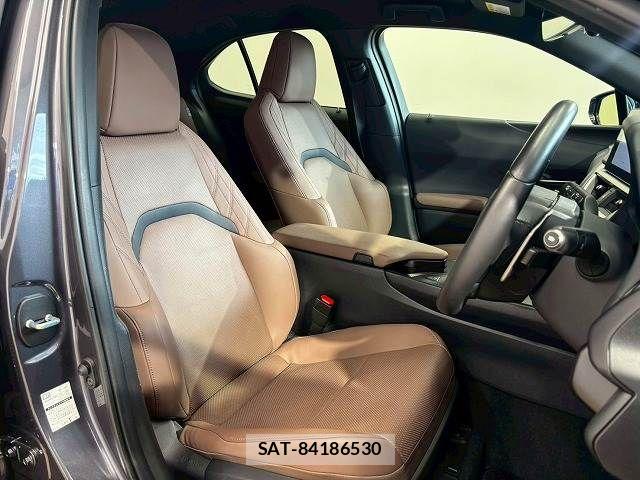 Lexus UX 2023-07 8336625-9