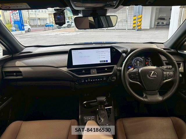 Lexus UX 2023-07 8336625-2