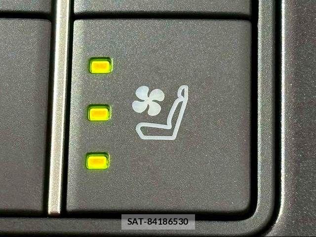 Lexus UX 2023-07 8336625-8