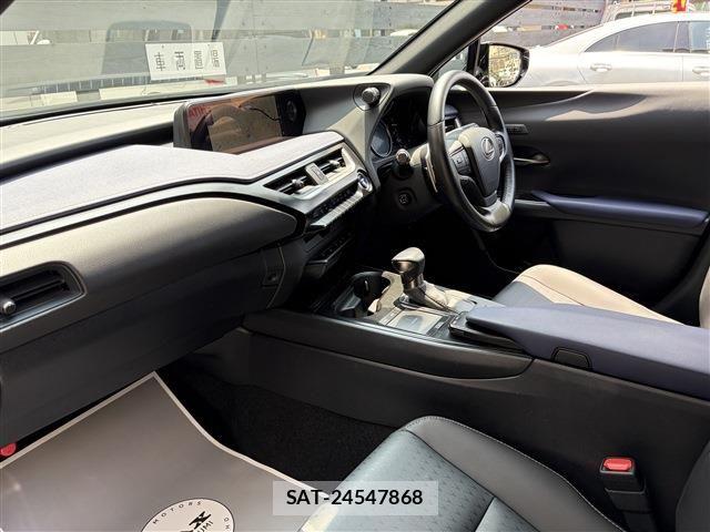 Lexus UX 2021-08 8354872-16
