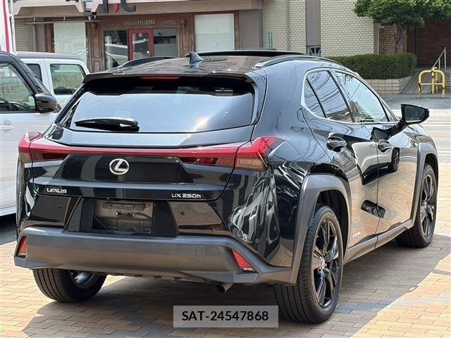 Lexus UX 2021-08 8354872-3