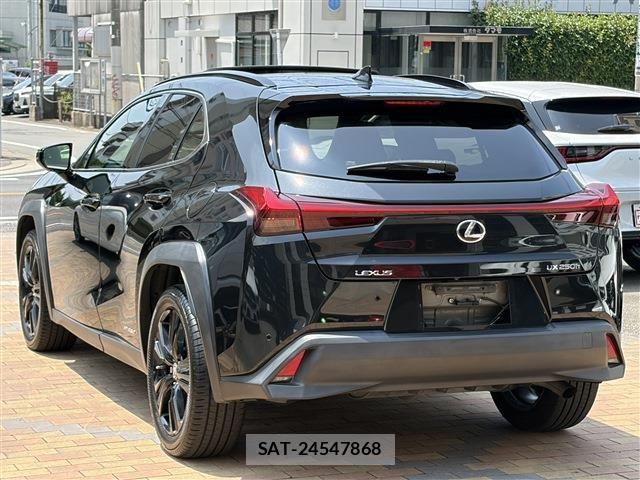 Lexus UX 2021-08 8354872-4