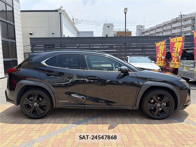 Lexus UX 2021-08 8354872-6