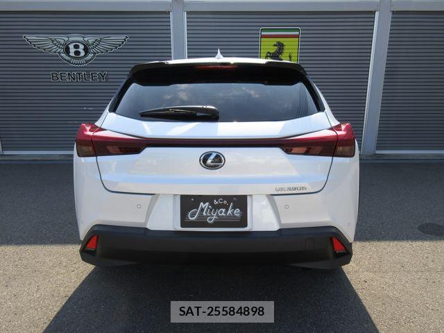 Lexus UX 2024-01 8366798-11