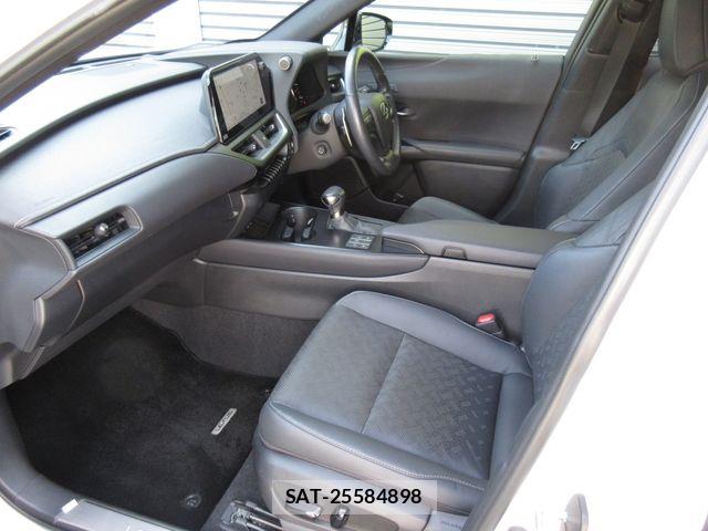 Lexus UX 2024-01 8366798-1