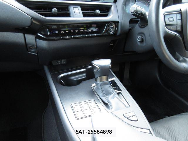 Lexus UX 2024-01 8366798-19
