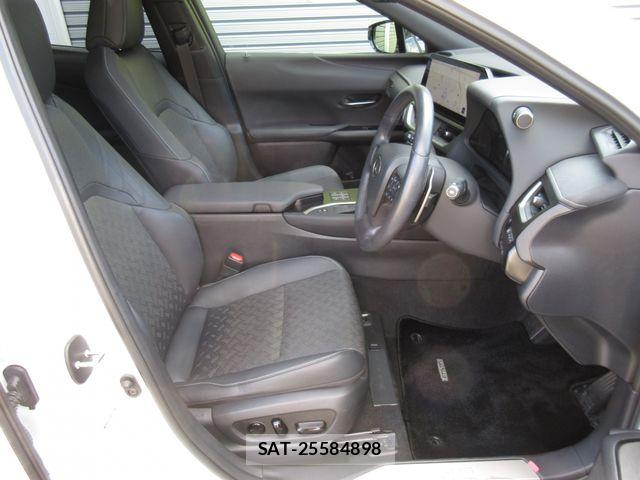 Lexus UX 2024-01 8366798-21