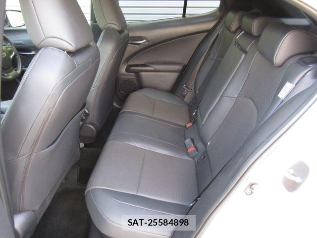 Lexus UX 2024-01 8366798-26