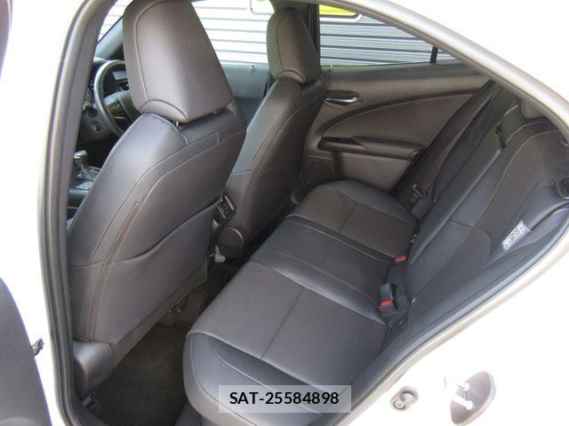 Lexus UX 2024-01 8366798-27