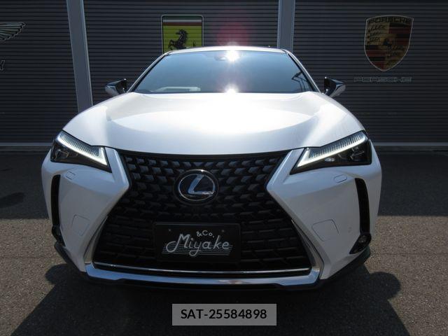 Lexus UX 2024-01 8366798-3