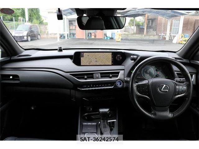 Lexus UX 2019-10 8371811-17