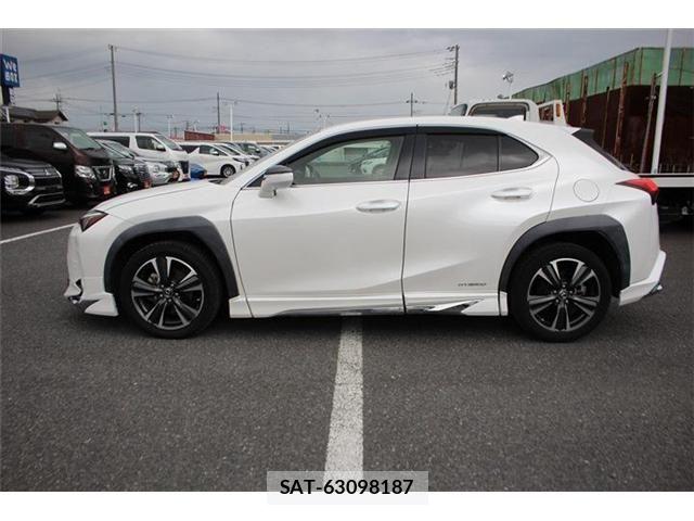 Lexus UX 2019-08 8371809-9