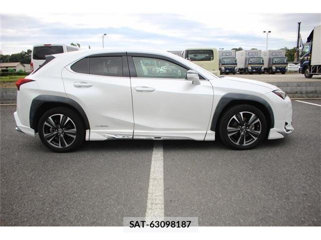 Lexus UX 2019-08 8371809-13