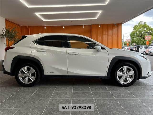 Lexus UX 2019-03 8413349-11
