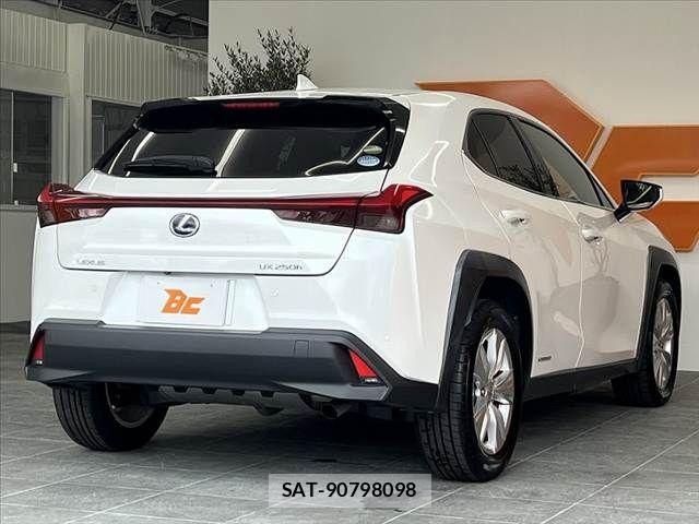 Lexus UX 2019-03 8413349-14