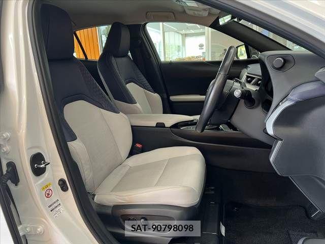 Lexus UX 2019-03 8413349-15