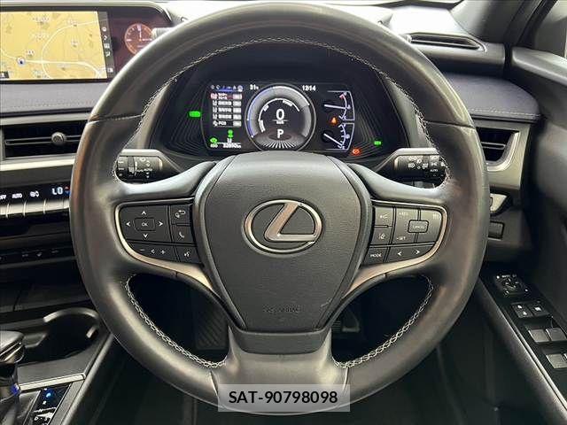 Lexus UX 2019-03 8413349-25