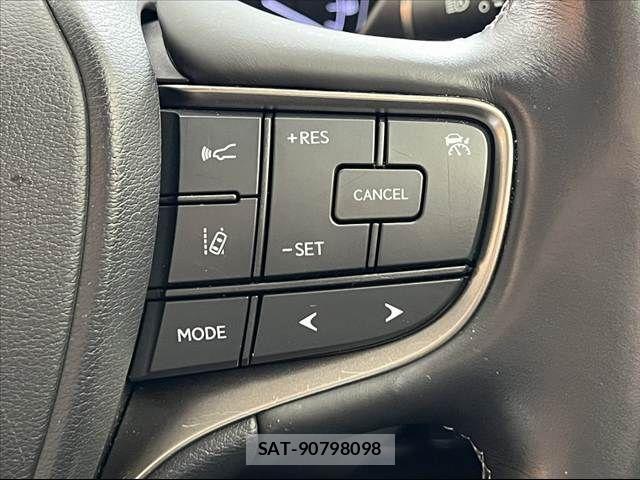 Lexus UX 2019-03 8413349-4