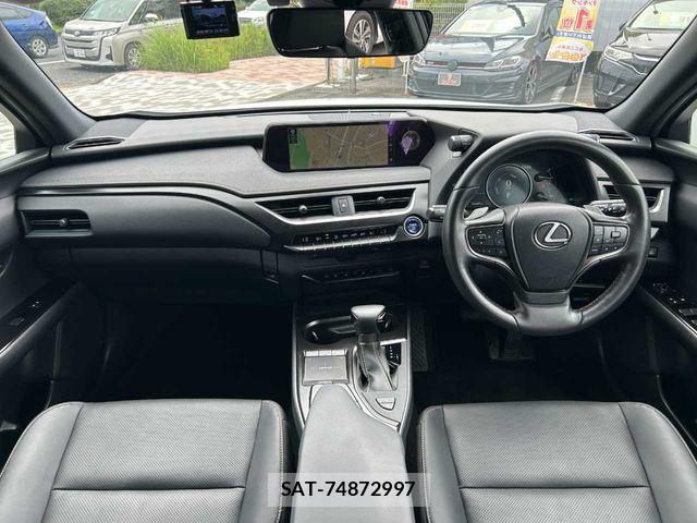 Lexus UX 2022-02 8413348-1