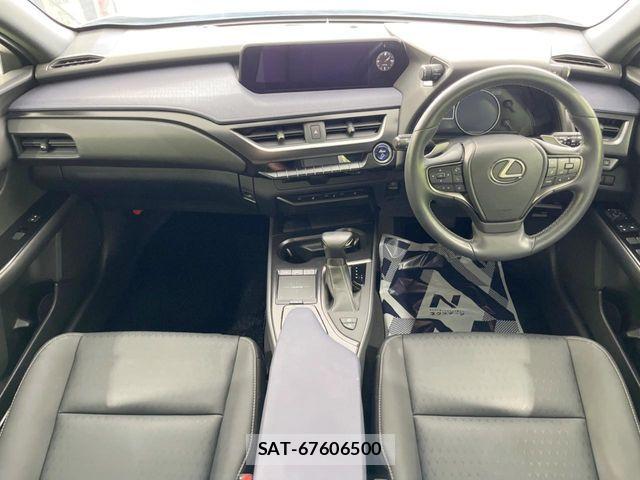Lexus UX 2021-03 8438365-1