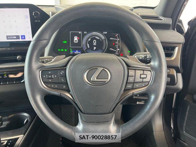 Lexus UX 2023-08 8438364-8