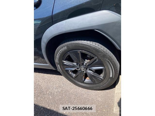 Lexus UX 2024-01 8485658-11