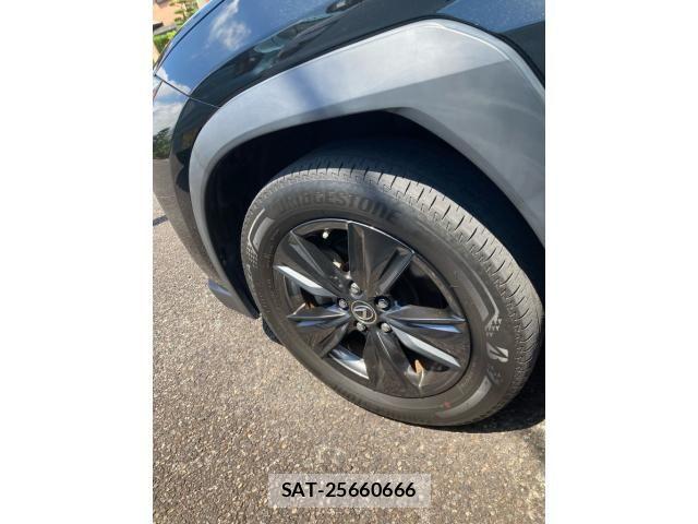 Lexus UX 2024-01 8485658-12