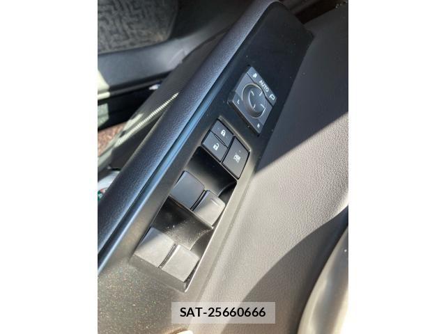 Lexus UX 2024-01 8485658-14