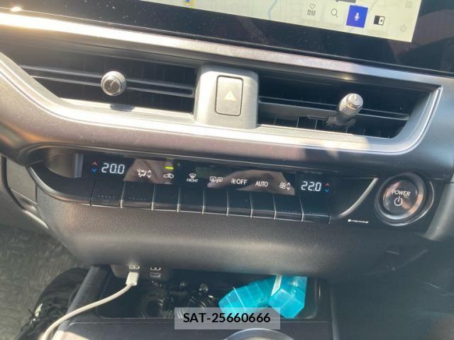 Lexus UX 2024-01 8485658-24