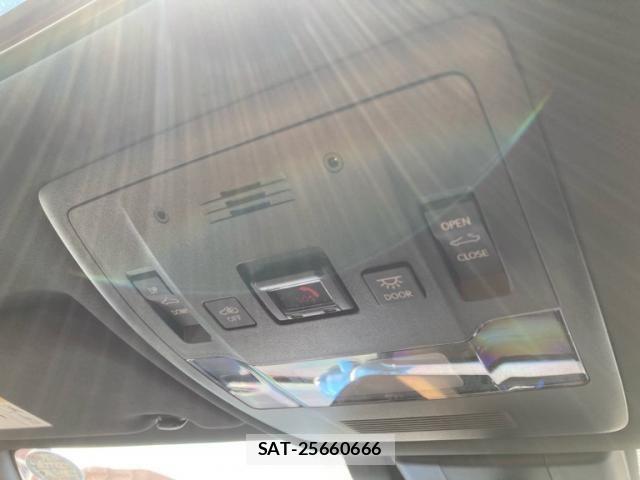 Lexus UX 2024-01 8485658-25