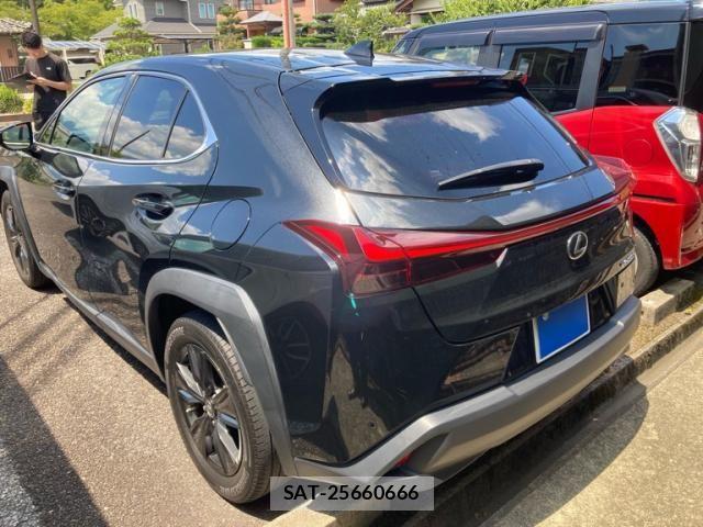 Lexus UX 2024-01 8485658-7