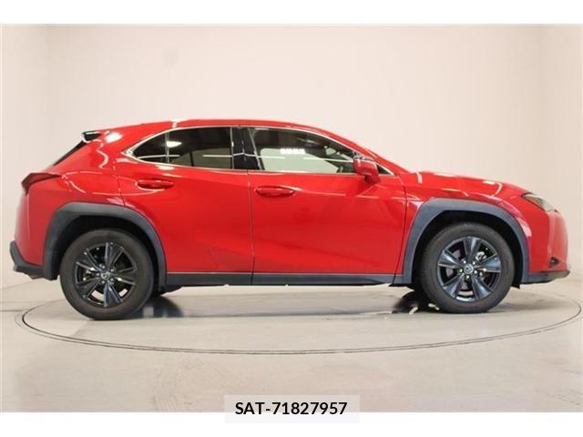 Lexus UX 2022-12 8485660-12