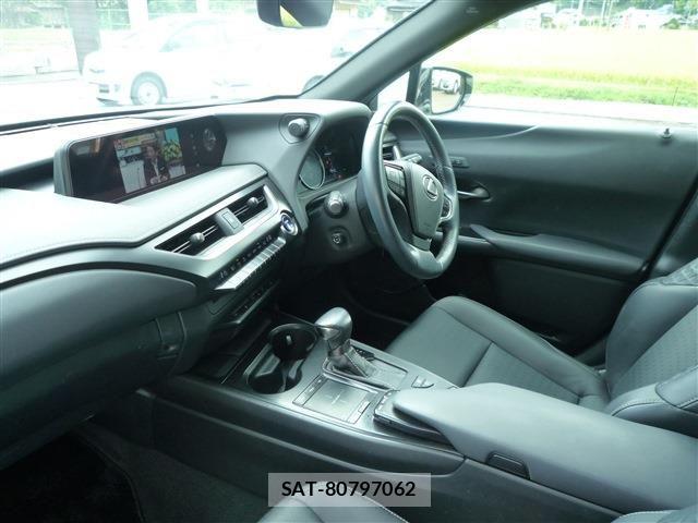 Lexus UX 2019-08 8525603-4