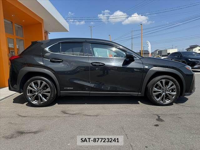 Lexus UX 2019-10 8562501-10